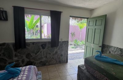 The perfect room for a group friends that want to enjoy a night with air conditioner in a black sand beach called El Paredon